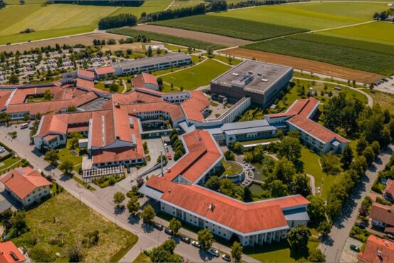 Aerial view of Schoen Clinic Vogtareuth with its extensive grounds and green surroundings