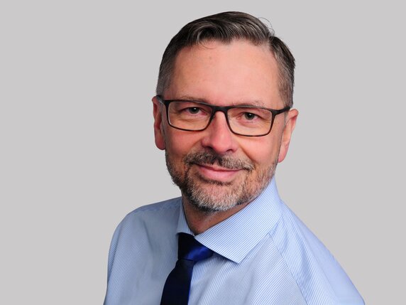 Univ.- Doz. Dr. Gernot Langs