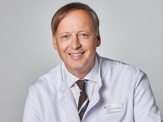 Dr Bernhard Robbers