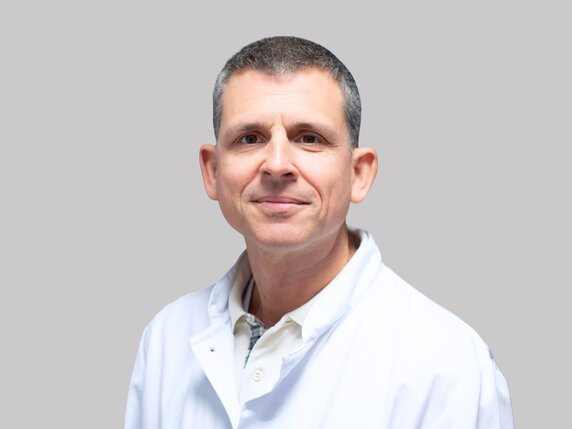 Dr Tim Büchner