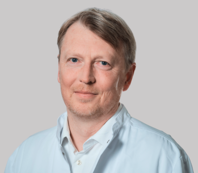 Dr Henning Schiller
