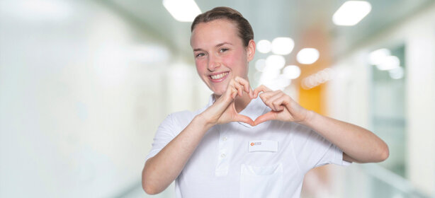 Employee at Schön Klinik forms a heart with her hands